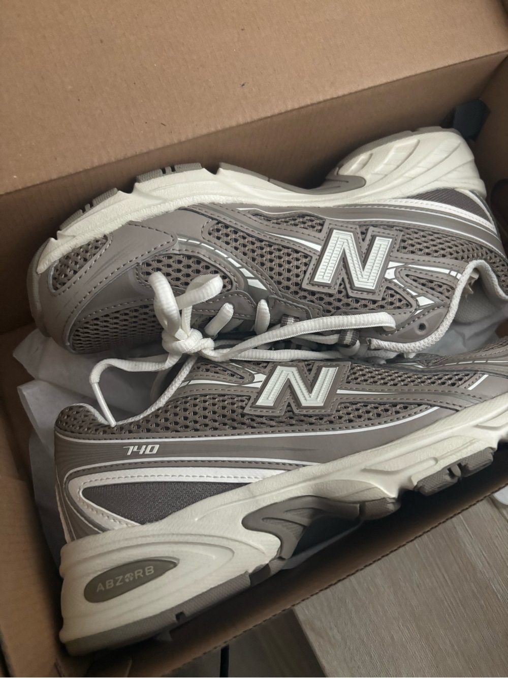 New Balance 740 women’s Running Shoes - Gray and White lifestyle size 5 fits 6.5